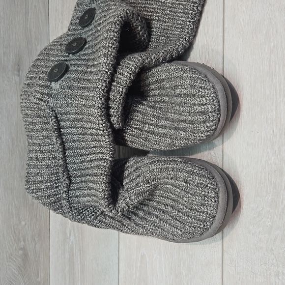 UGG Women 5819 Gray Sweater Button Side Knit Shoes Boots Sz 7 - Picture 3 of 10